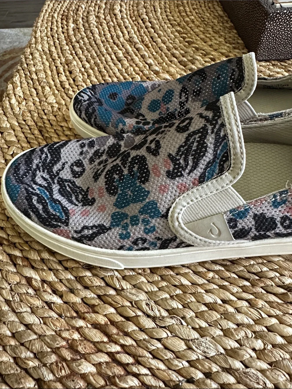 Olukai Women’s size 6 Slip-On Canvas Shoes in Teal and Pink Leopard Print